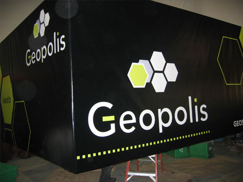 Groupe BLH, enseigne, signalisation, lettrage, design graphique, borne, mobilier urbain, lutrin
