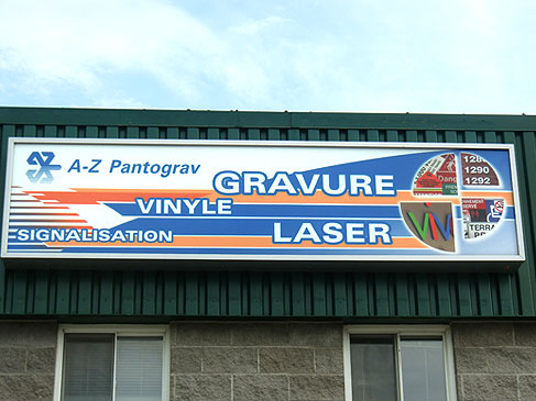 Groupe BLH, enseigne, signalisation, lettrage, design graphique, borne, mobilier urbain, lutrin