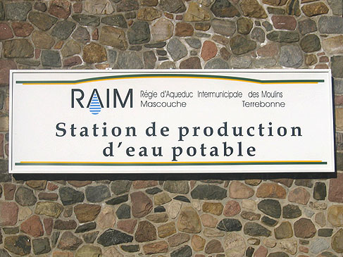 Groupe BLH, enseigne, signalisation, lettrage, design graphique, borne, mobilier urbain, lutrin