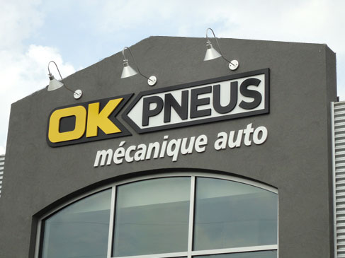 Groupe BLH, enseigne, signalisation, lettrage, design graphique, borne, mobilier urbain, lutrin