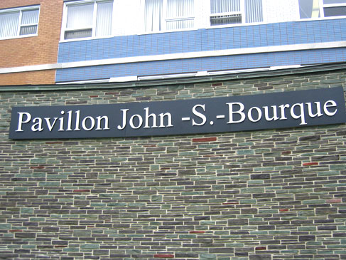 Groupe BLH, enseigne, signalisation, lettrage, design graphique, borne, mobilier urbain, lutrin