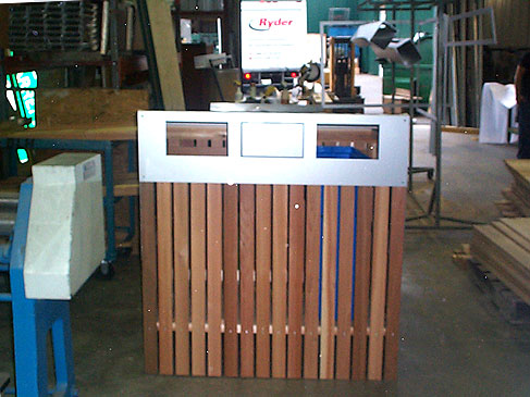 Groupe BLH, enseigne, signalisation, lettrage, design graphique, borne, mobilier urbain, lutrin